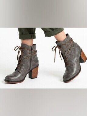 93 Vintage Boots Women 11 Grey Gray Laceup Block Heel NEW